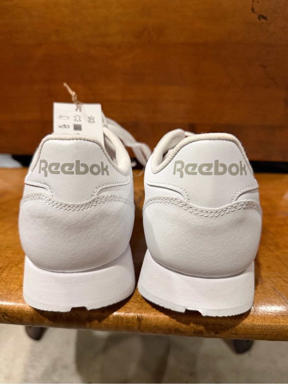 White Reebok classic shoes - Picture 7 of 7